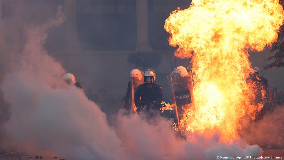 Albania's Prime Minister Edi Rama ignores calls to resign amid violent clashes – DW.com
