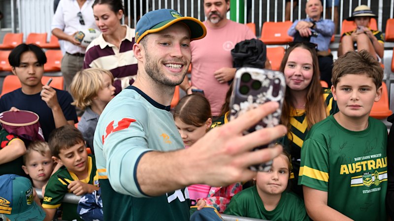 November 1 is looming. But Sam Walker is keeping his contract talks on hold – SMH.com.au