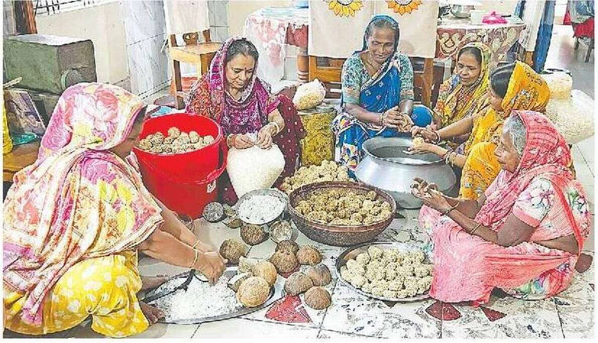 Durga Puja: Tantalising aroma of naru-moa fills homes