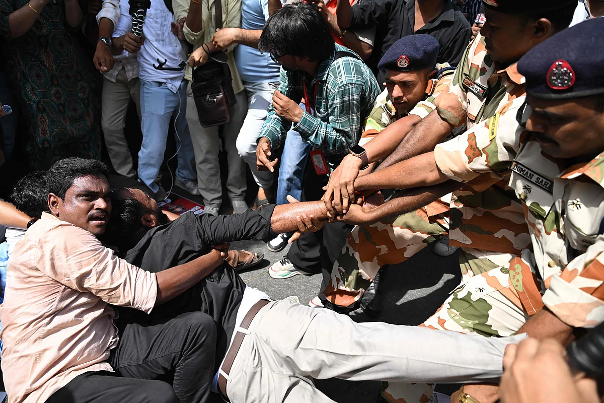 India protesters demand election chief resign