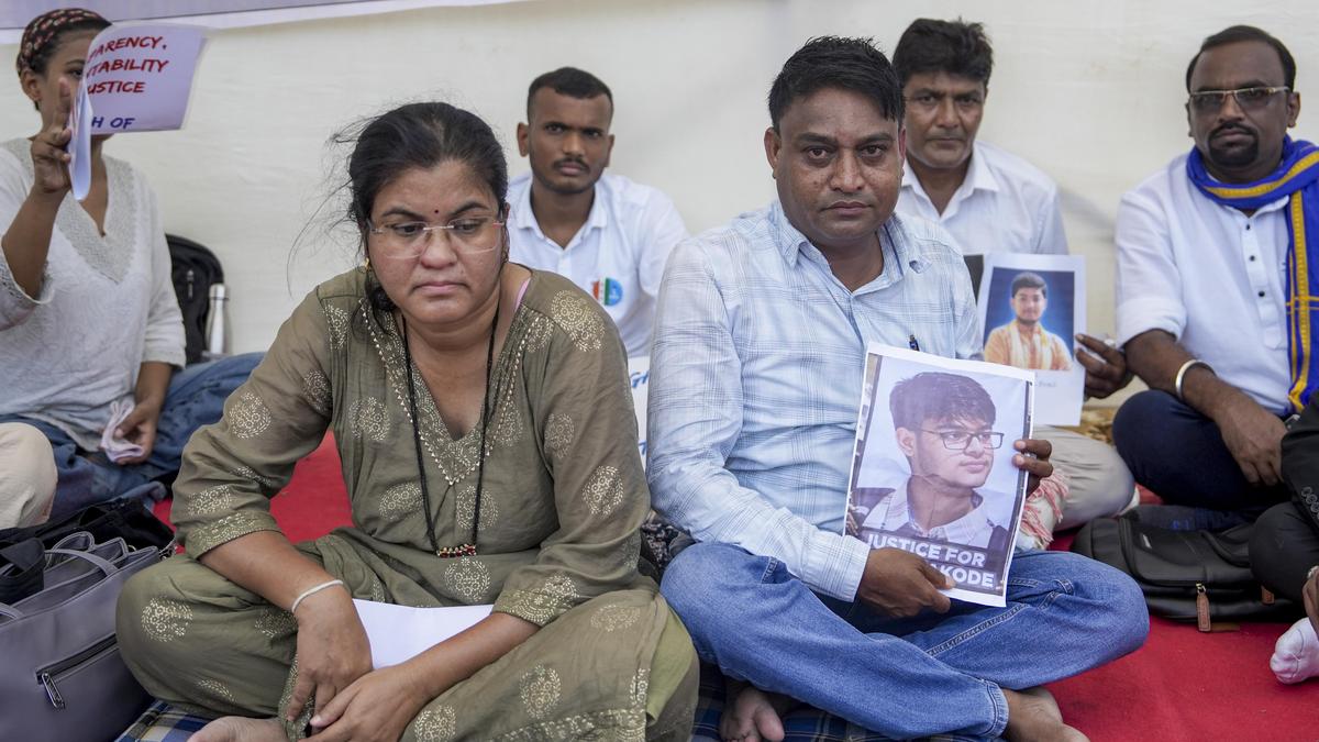 Sahil Wakode death: Parents demand arrest of IIT Bombay professors as student groups protest at Azad Maidan